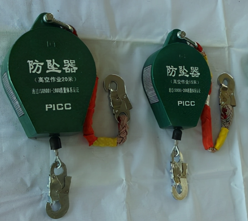 Do you need to wear fall arresters when using the lift platform vehicle