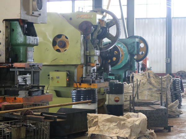 A corner of the production equipment of the Guanhang factory